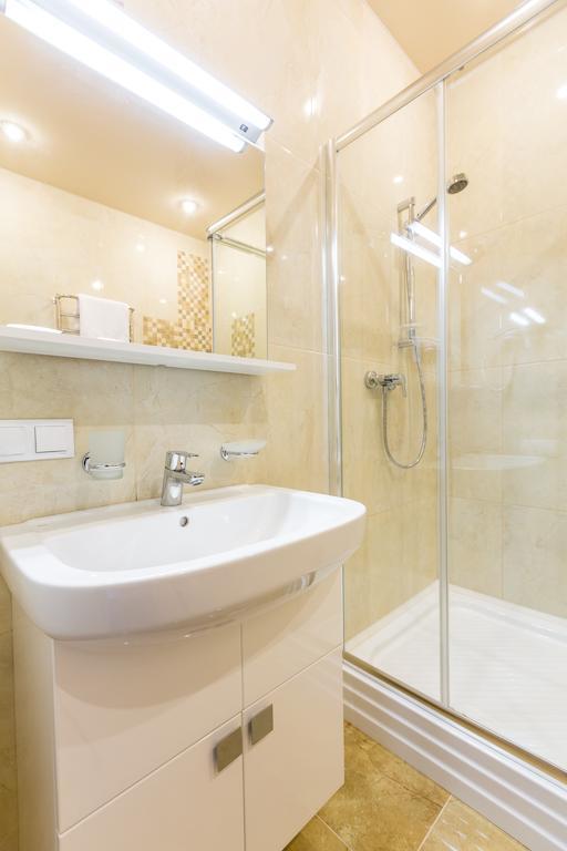 Hotel Premier Kamjanske Exteriér fotografie