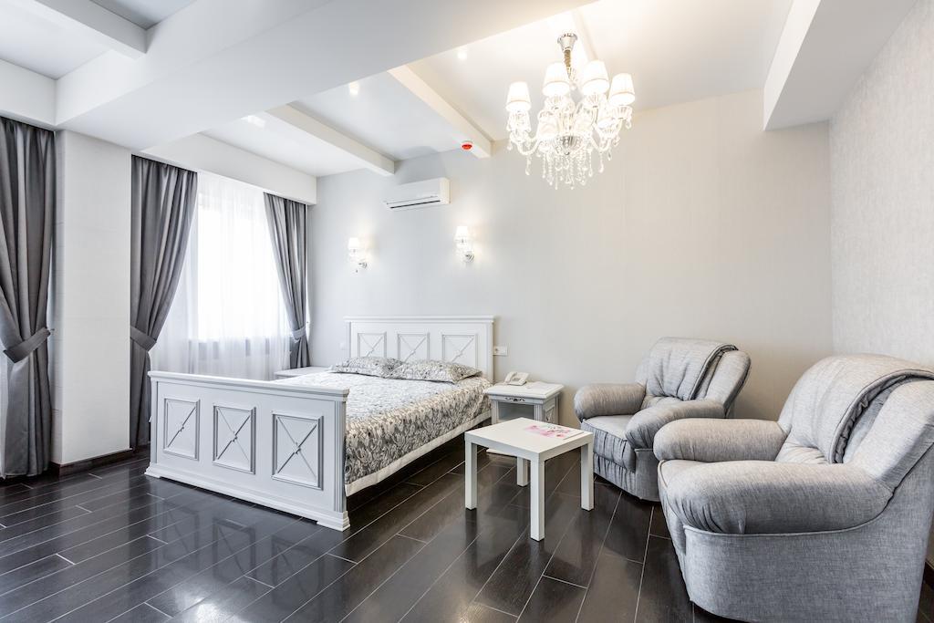 Hotel Premier Kamjanske Pokoj fotografie