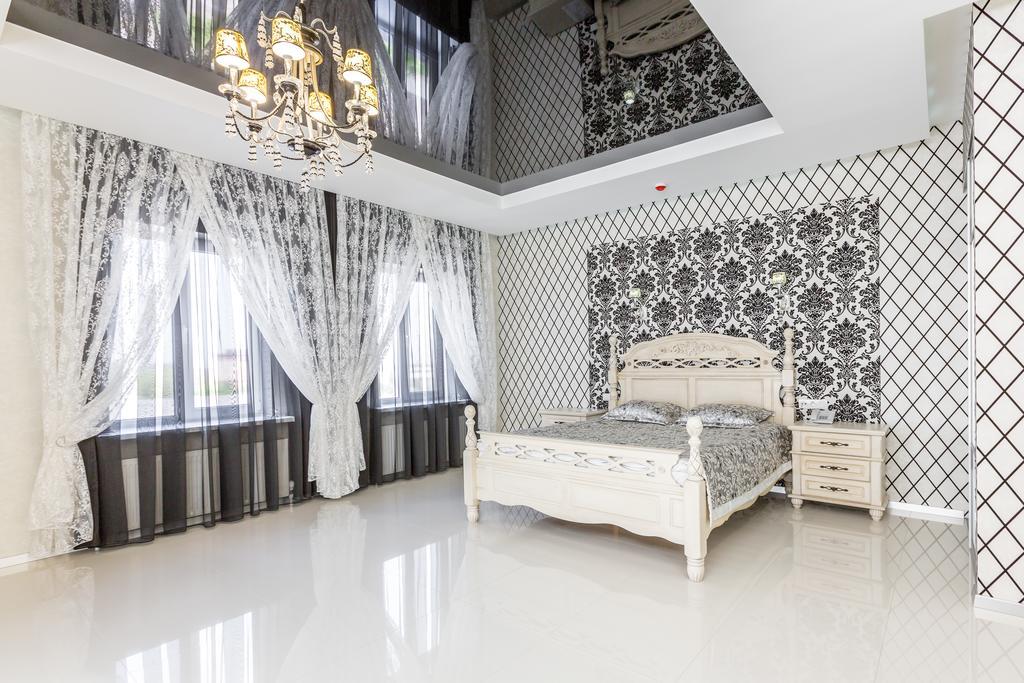 Hotel Premier Kamjanske Exteriér fotografie